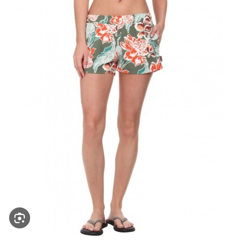 Patagonia Barely Baggies 2.5" Floral Shorts Size Small Urban Outfitters.